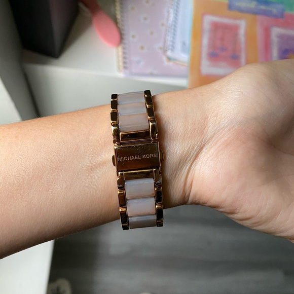 Michael Kors Parker Rose Gold-Tone Blush Watch - Picture 5 of 6